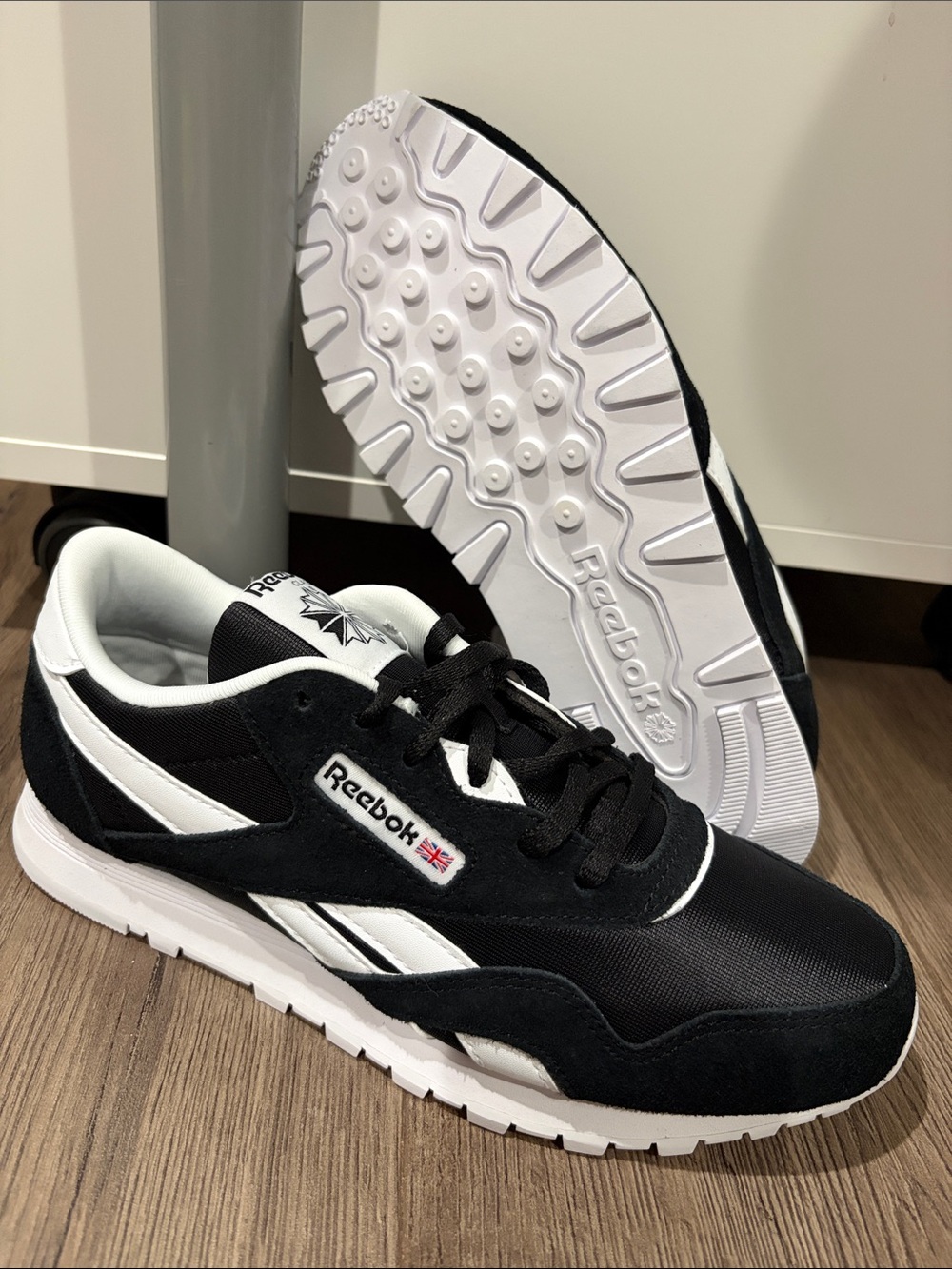 NWT Reebok Classic Women’s Nylon Black & White Shoes. Size 5.5